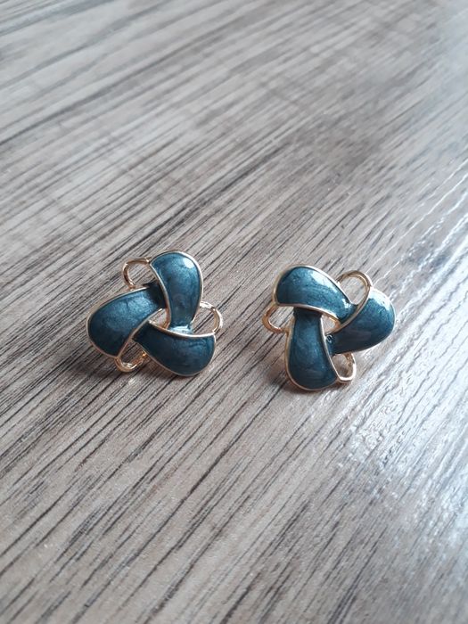 Kolczyki z imitacją kamienia granatowe mieniące sztuczna biżuteria