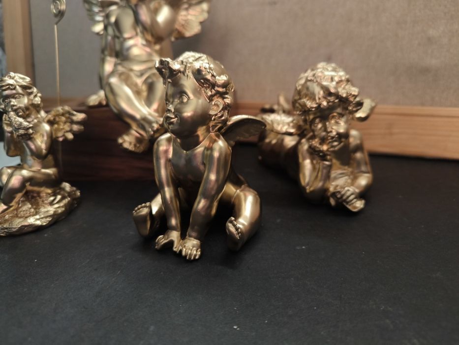 Conjunto de 4 anjos dourados.
Conjunto decorativo de quatro anjos em d