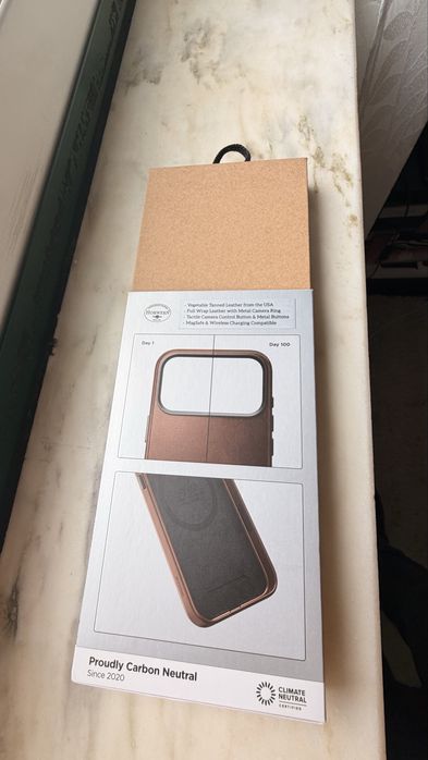 Capa em pele para iphone 17 pro max da marca NOMAD