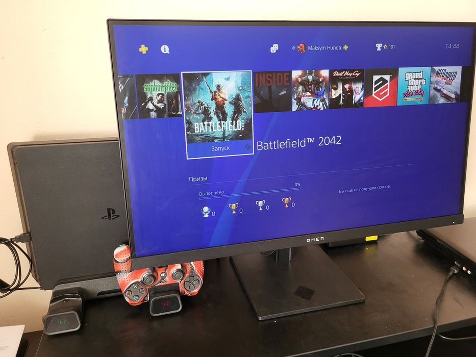 Playstation 4 Slim (1TB) + 2 pady
