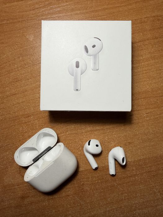 Apple AirPods 4 ANC