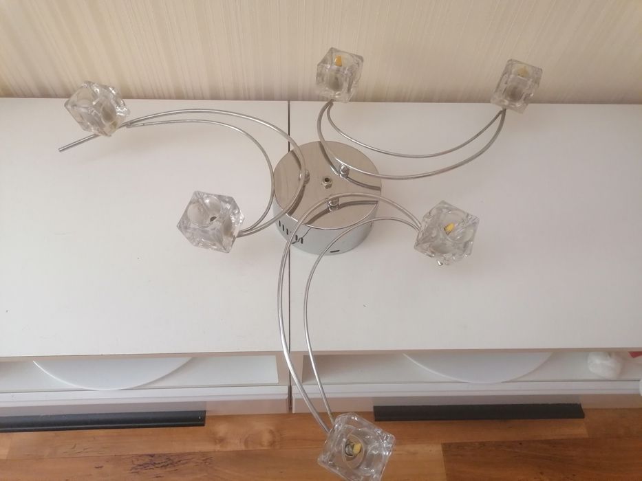 Продам б/у люстру