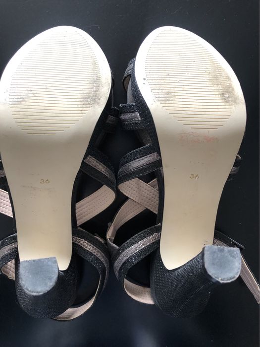 Sandalias de salto pretas