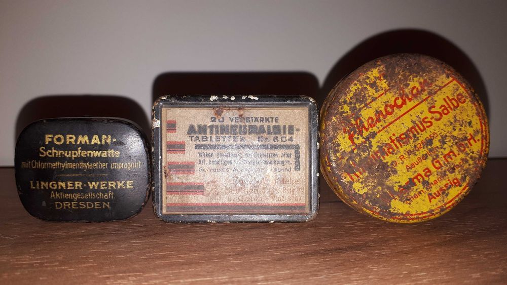 Stare metalowe  pudełko,  puszki, reklama , Aussig , Dresden.