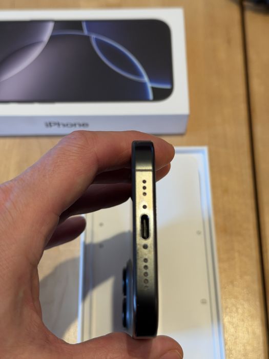 Iphone 16 PRO 128GB Czarny Tytan