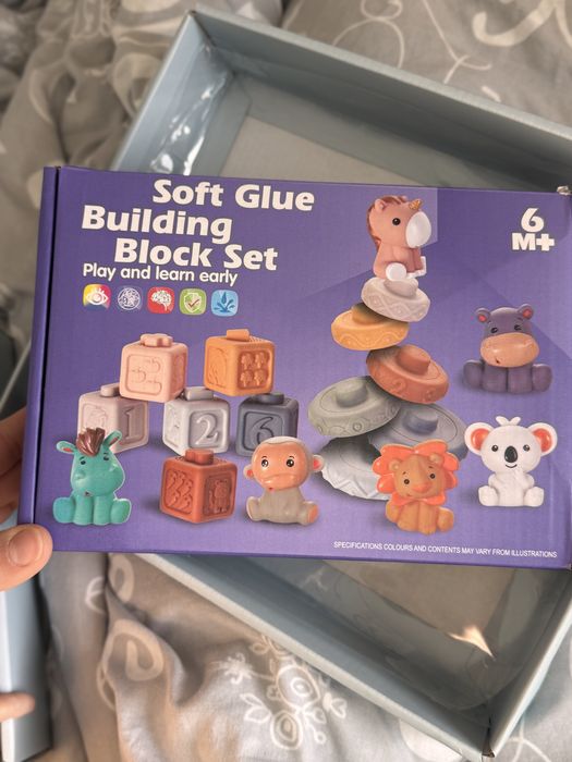 Розвиваюча іграшка , кубики та пірамідка