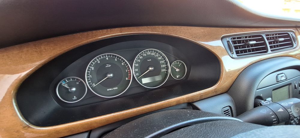 Jaguar x type 2.5 v6 200cv