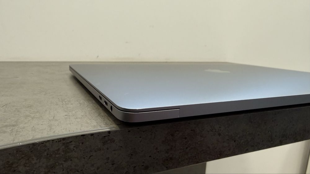 Apple MacBook Pro 16" 2018 Intel i7 16GB 512GB SSD