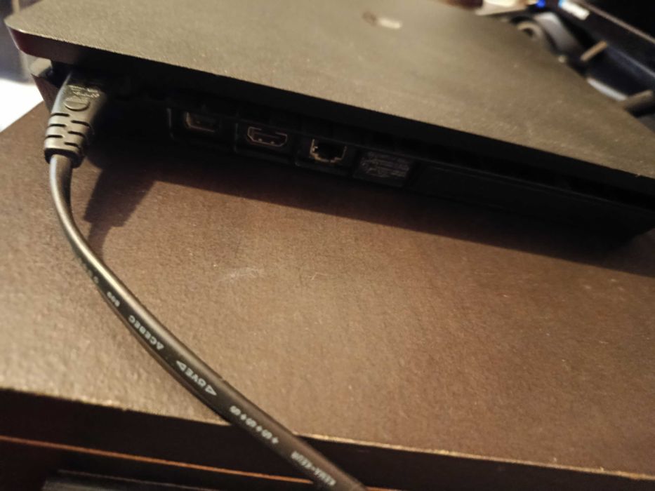 Vendo PS4 Slim + comando