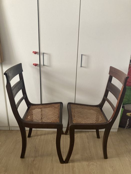 Par de cadeiras em palhinha