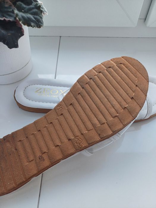 Шльопанці літні.