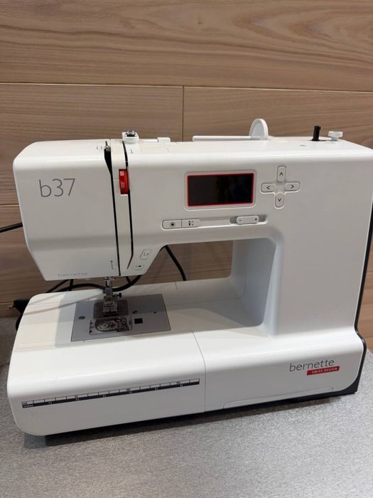 Швейна машина Bernina Bernette B37