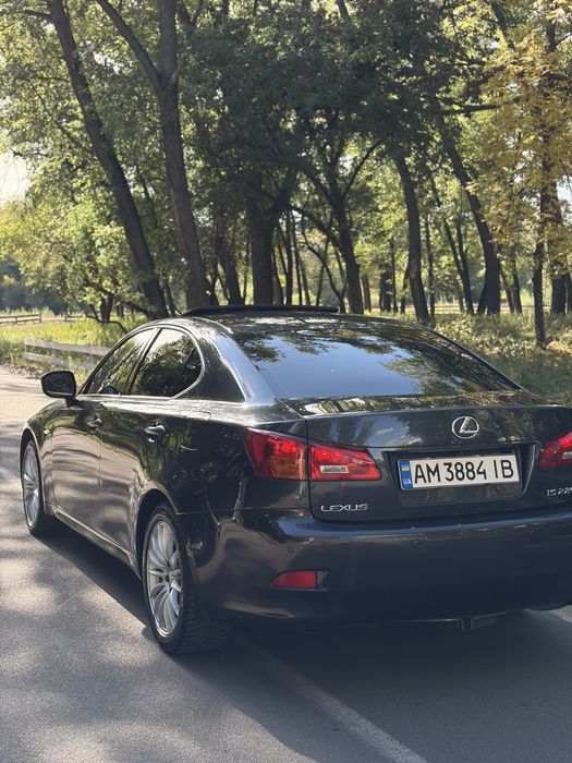 Продам lexus is 220d
