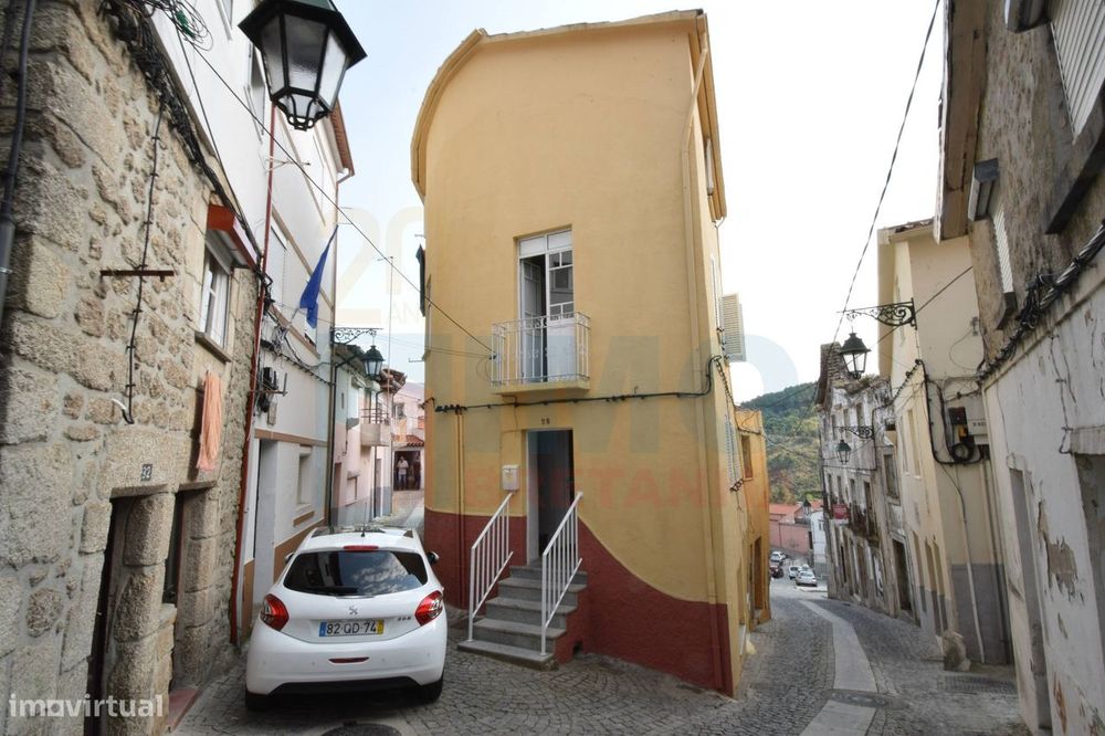 Edifício c/ 4 frações independentes - Centro Histórico da Covilhã — Covilhã E Canhoso, Castelo Branco