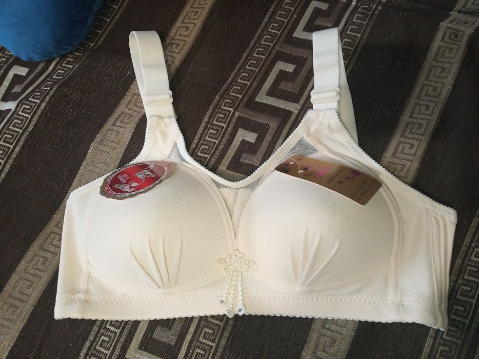 Бюстгальтер на широких бретелях