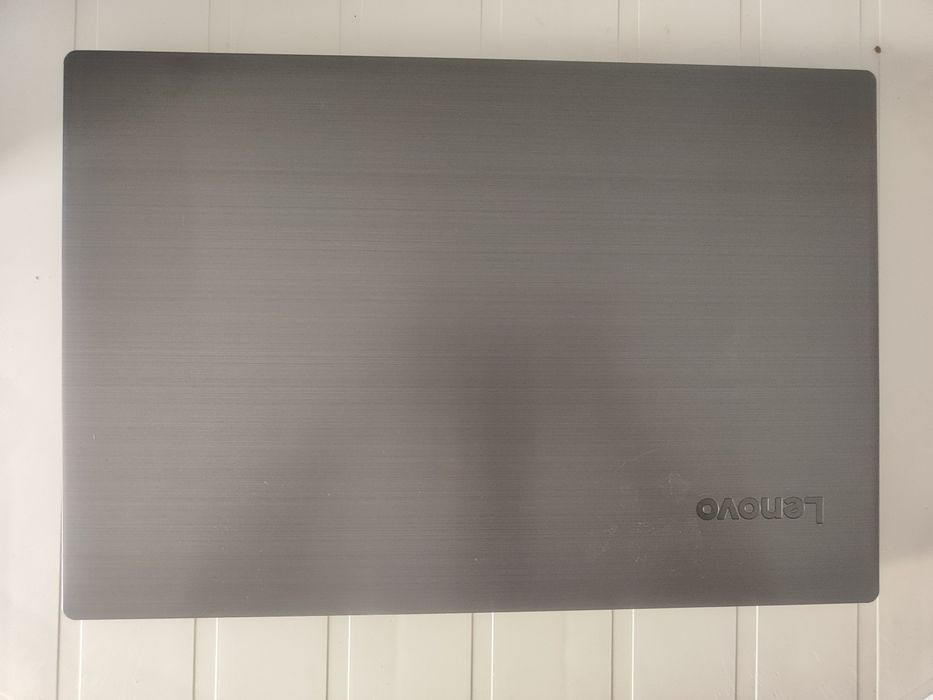 Portátil Lenovo V330-15IKB/i3-8250U/8GBRAM