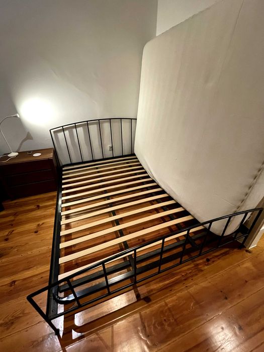 Cama de ferro 160x200 + colchão IKEA