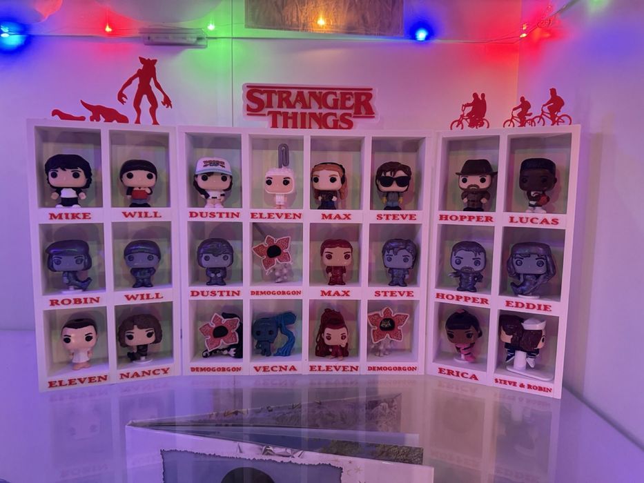 Подставка для фигурок‼️Stranger Things  Kinder Joy. Стенд Дивні Дива.