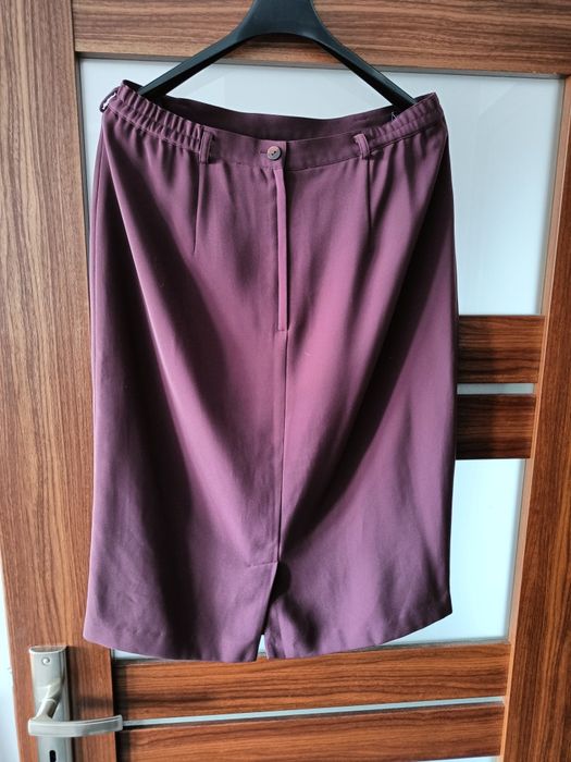 Garsonka damska ze spódnicą