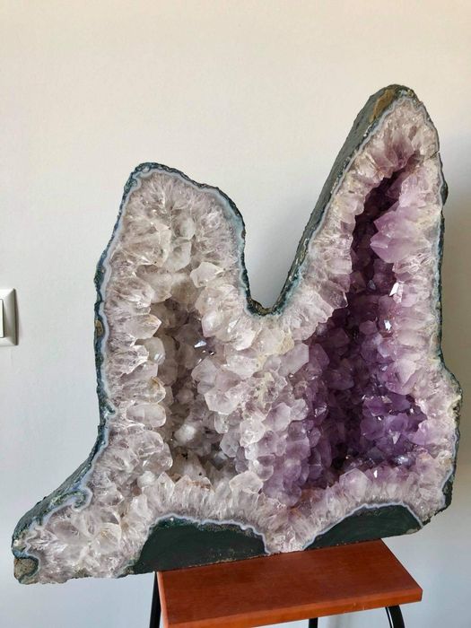 Аметистова друза, натуральний кристал необроблений аметист