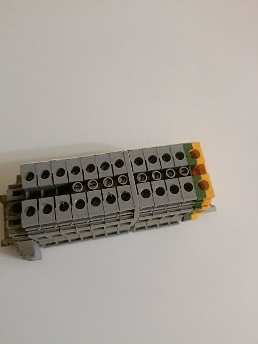 Zugi, złącza, przyłącza