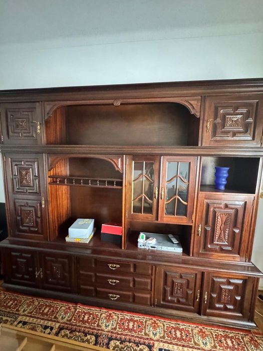 Sala completa e casa jantar