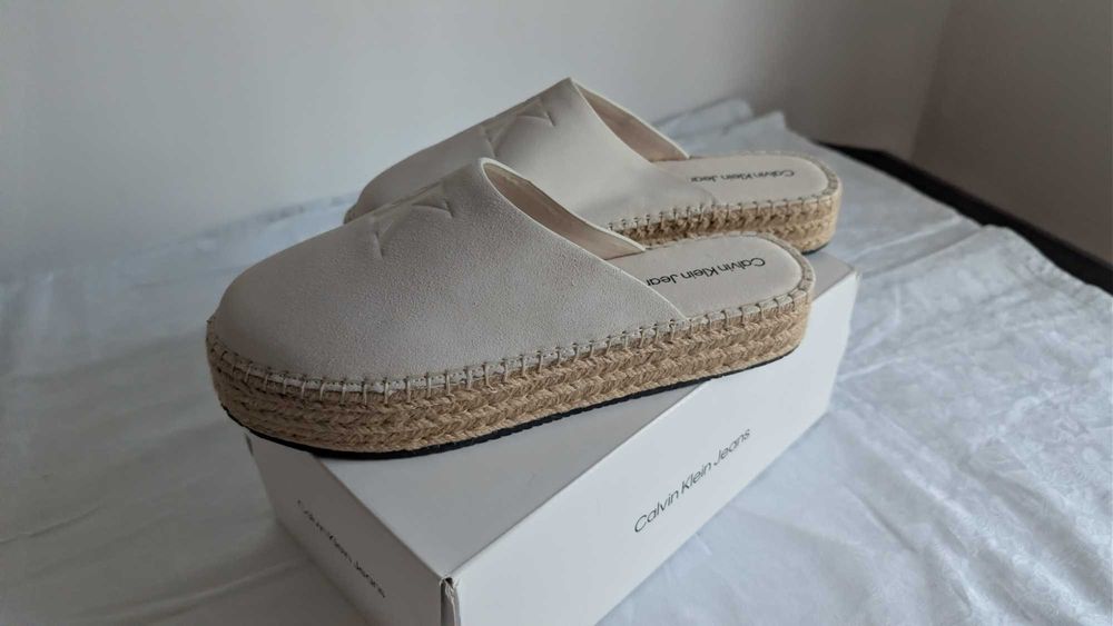 Calvin Klein Klapki typu mules skórzane z podeszwą na platformie 39