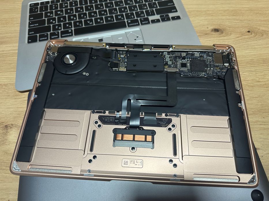Оригінальні запчастини  Apple Macbook Air 2019 2020 A1932 A2179 A2337