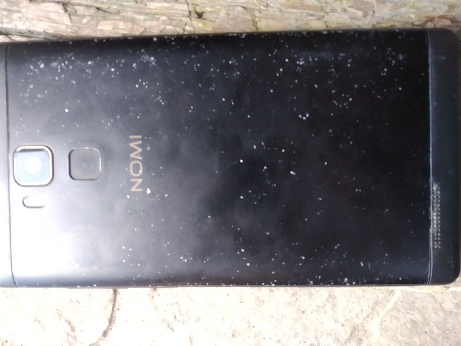 Samsung j600f битый и Nomi 6030iбитый