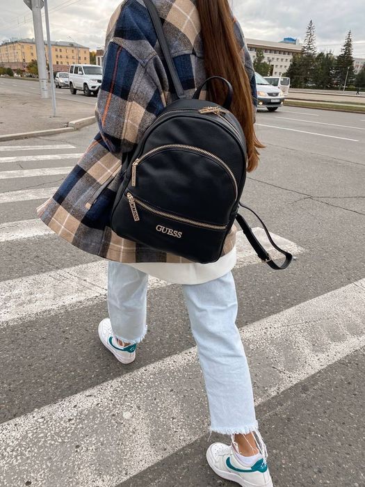 Рюкзак guess manhattan чорний