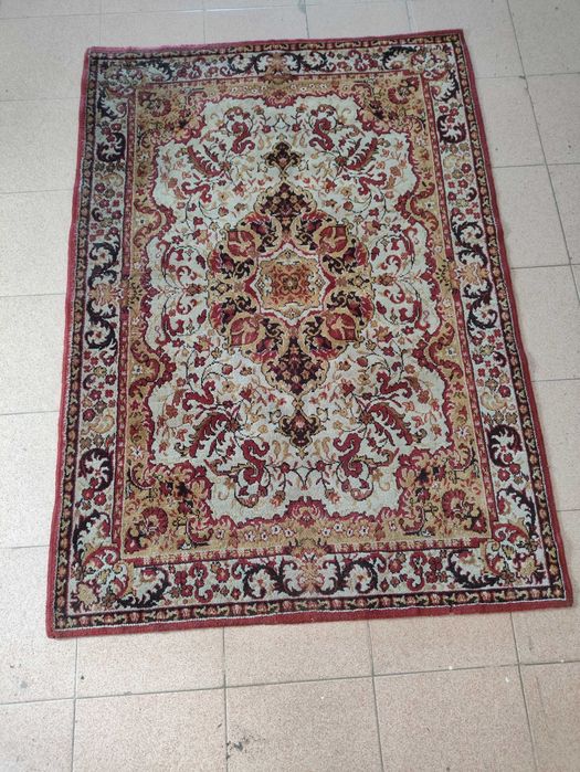 Tapete persa em bom estado 175 x 125 cm