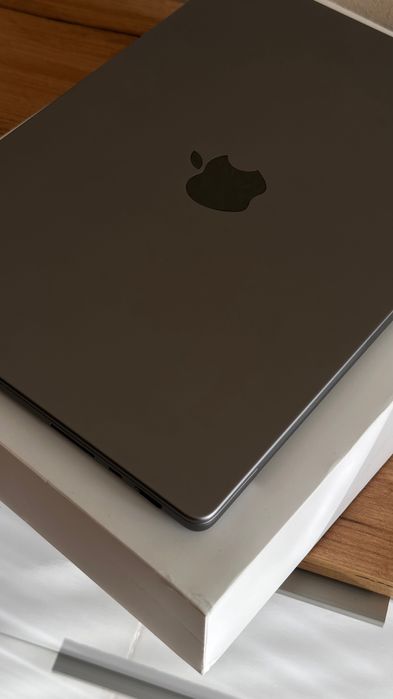 MacBook Pro 14 M1 space gray