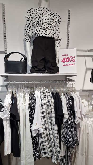 Regały przyścienne modułowe