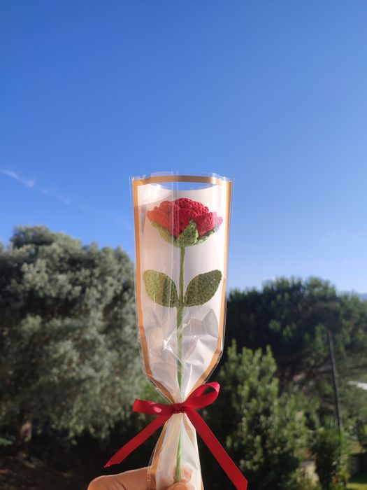 Rosa de crochê cores variadas feito à mão