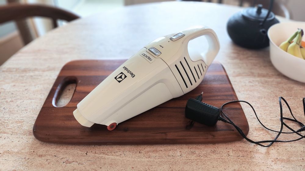 Odkurzacz ręczny ELECTROLUX Rapido ZB5003W