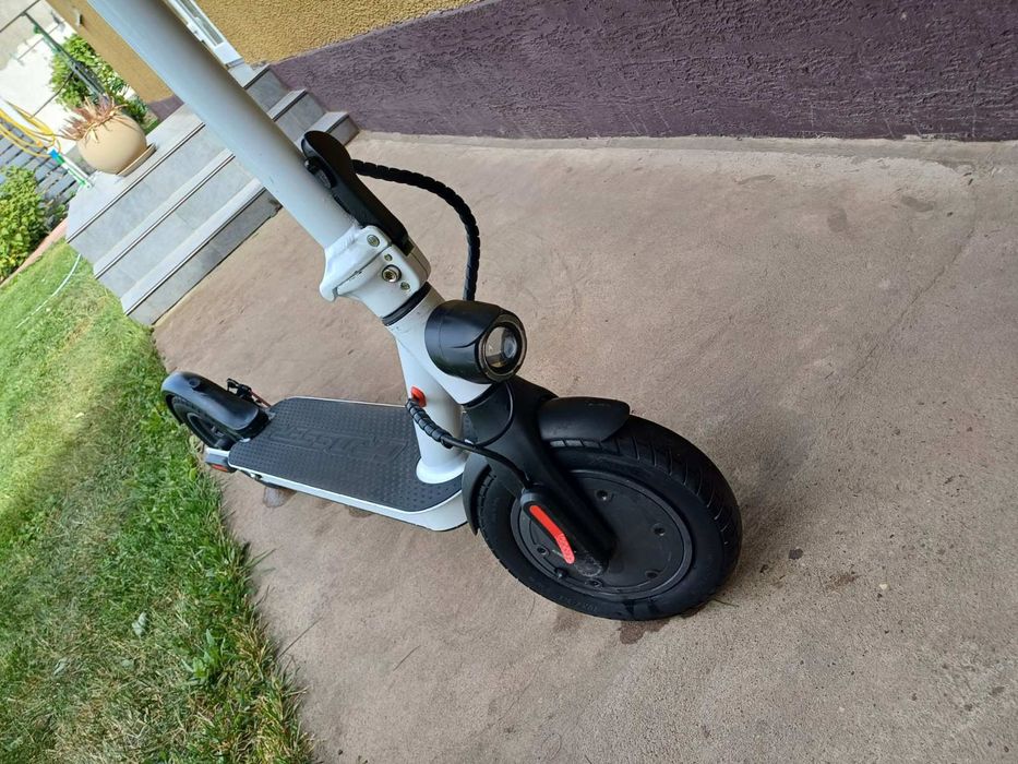 Електросамокат з амортизатором