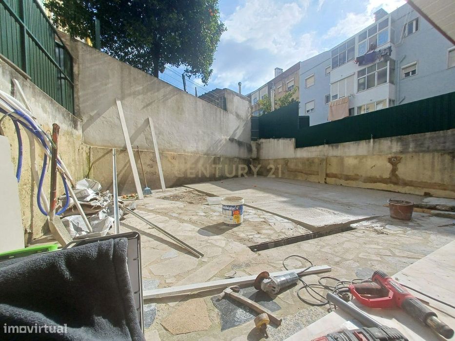 Apartamento T2 com terraço - Amadora