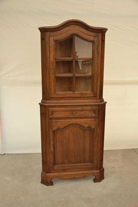 stylowa narożna witryna