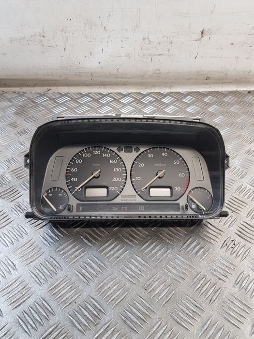 Licznik 1H5919033E Vw Vento 1.8B 92R-