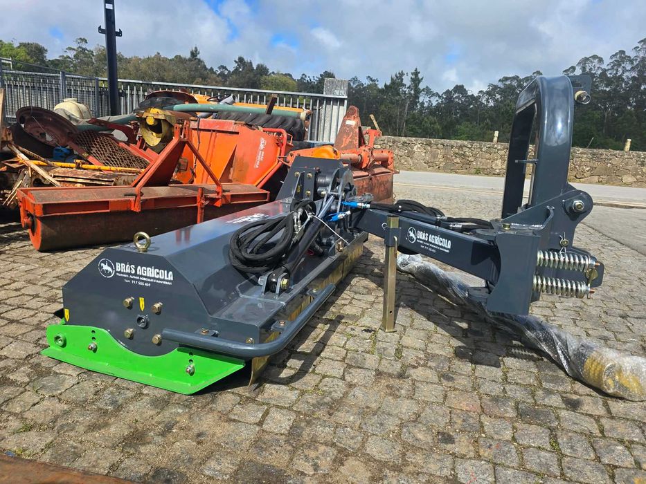 Triturador agricola de martelos com braço articulado de 1.80 Mt trabalho - Novo