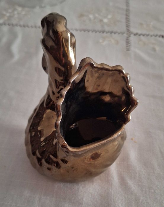 Peça em cerâmica - galinha, para decoração