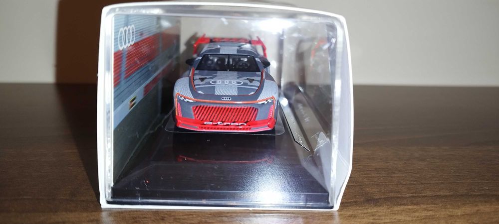 Bburago Race AUDI S1 E-TRON QUATTRO GREY, skala 1:43 Burago.