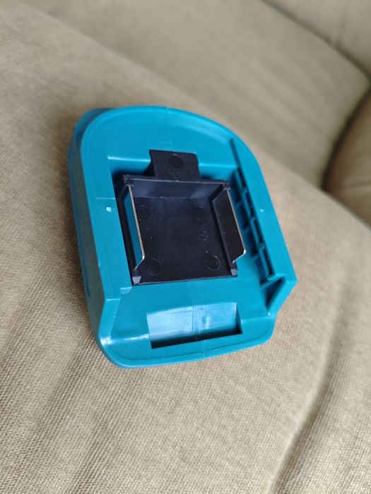 Адаптер Power Bank для аккумулятора Makita 18V / 2x USB / LED фонарик
