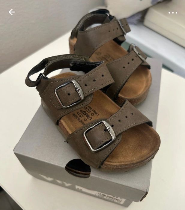 Sandálias de menino