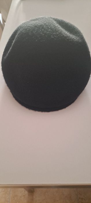 Boina preta em óptimo estado