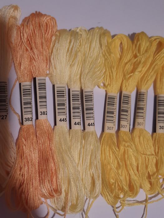 20 meadas de fio para bordado e costura B. Artesanato