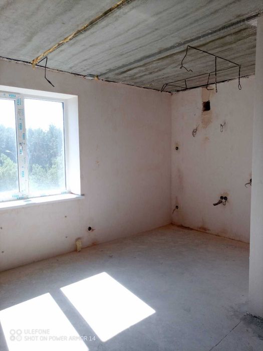 Продам  квартиру 66м.кв Киев метро Лесная Быковня Броварской прп