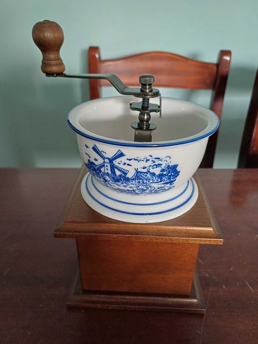 Moinho de Café Manual Retro