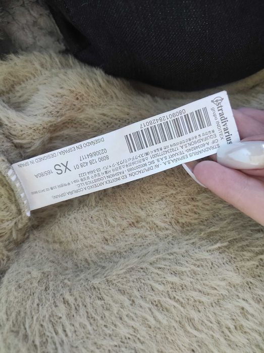 Beżowy sweterek krótki,mięciutki Stradivarius