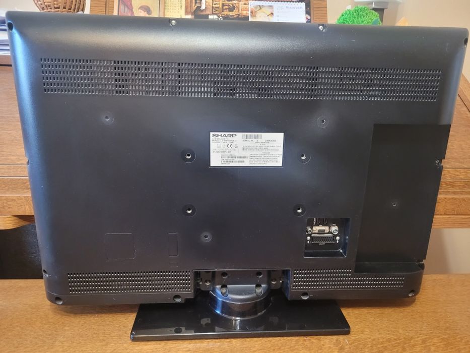 TV SHARP 32 cale. TV LCD plus pilot